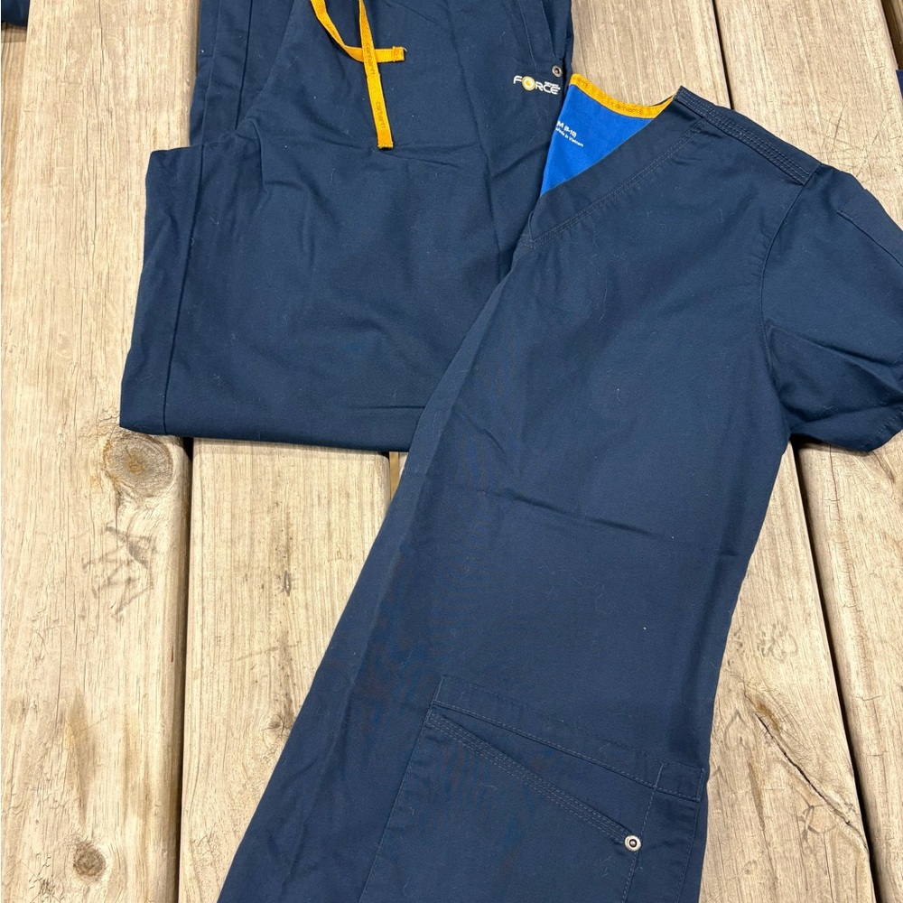 Carhartt navy scrubs medium